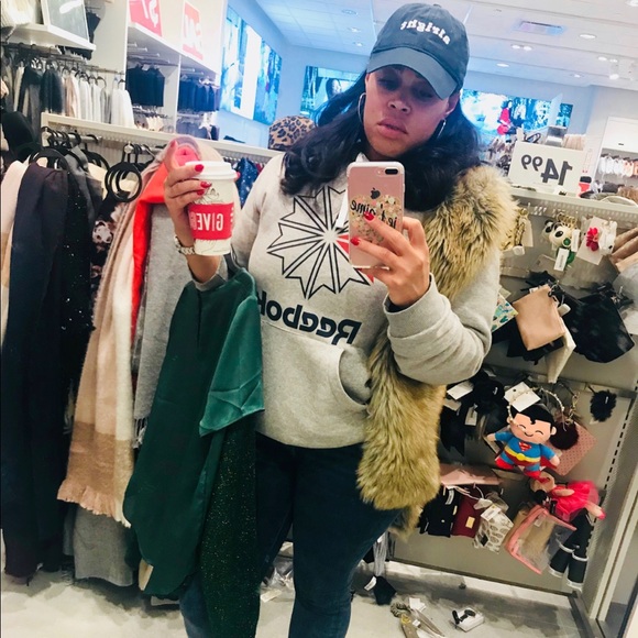 Meet your Posher, Orvia - Picture 10 of 14